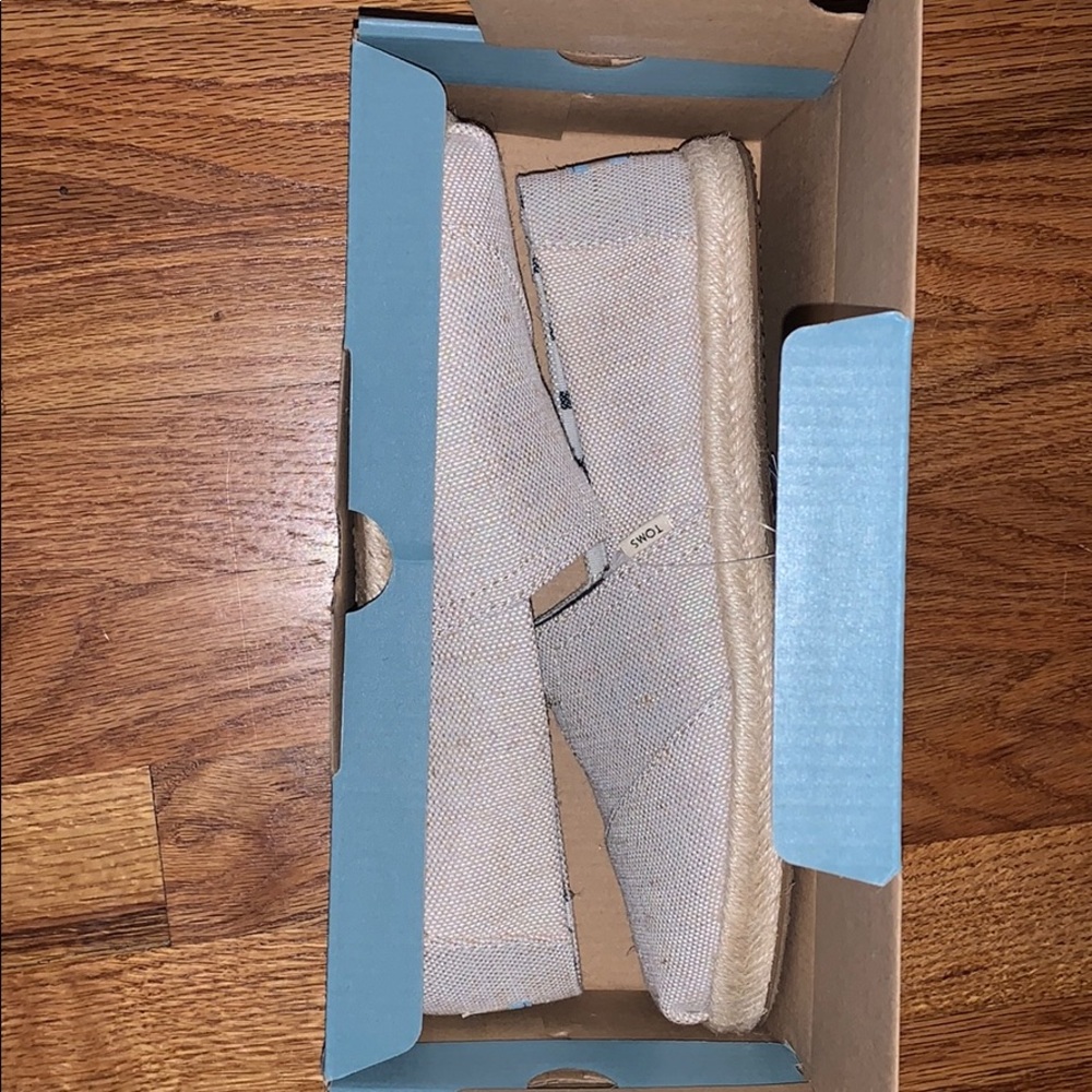 toms - Picture 3 of 4